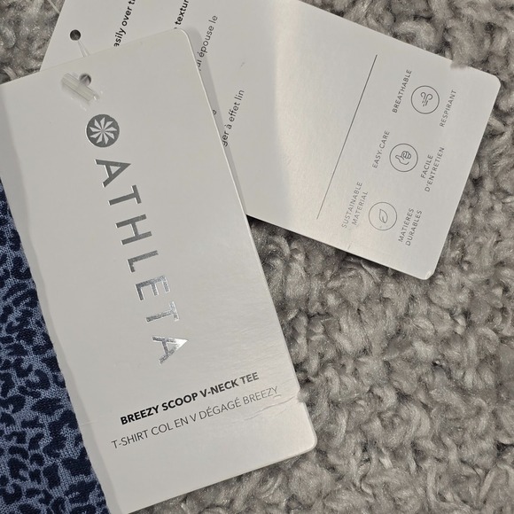 Athleta Top Womens Medium Blue Breezy Scoop V-Neck‎ Leopard Cheetah Active - Picture 6 of 12